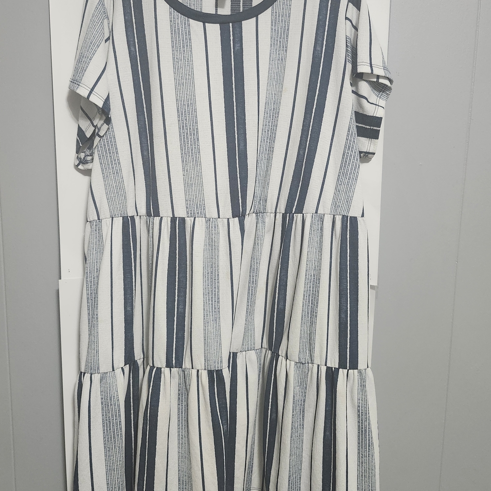 Luluroe Womans Dress in Navy and White